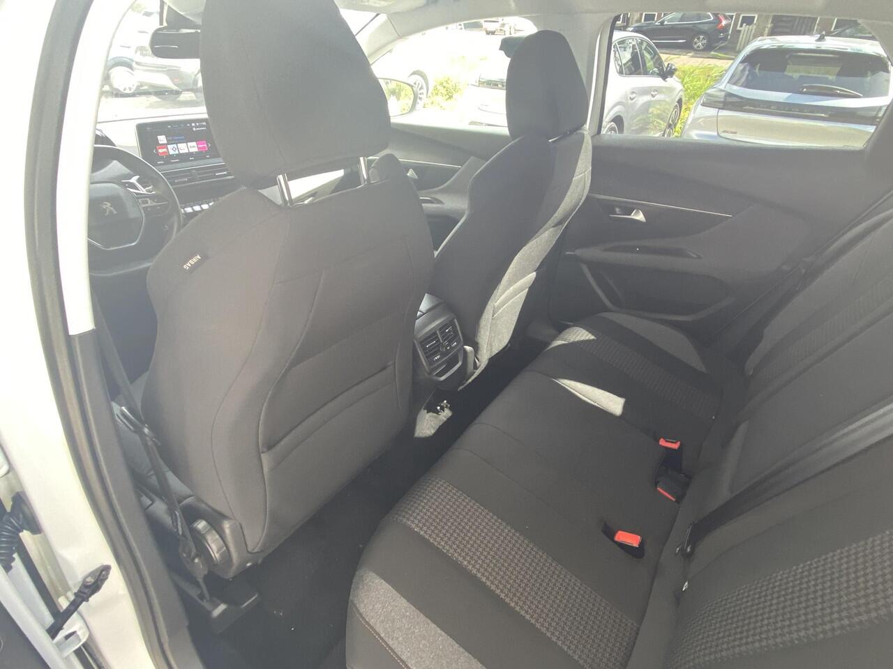 Peugeot 3008 1.2T Automaat Blue Lease Executive | Adaptieve Cruise Control | Achteruitrijcamera | Navigatie | Apple Carplay | Climate Control | PDC voor & achter