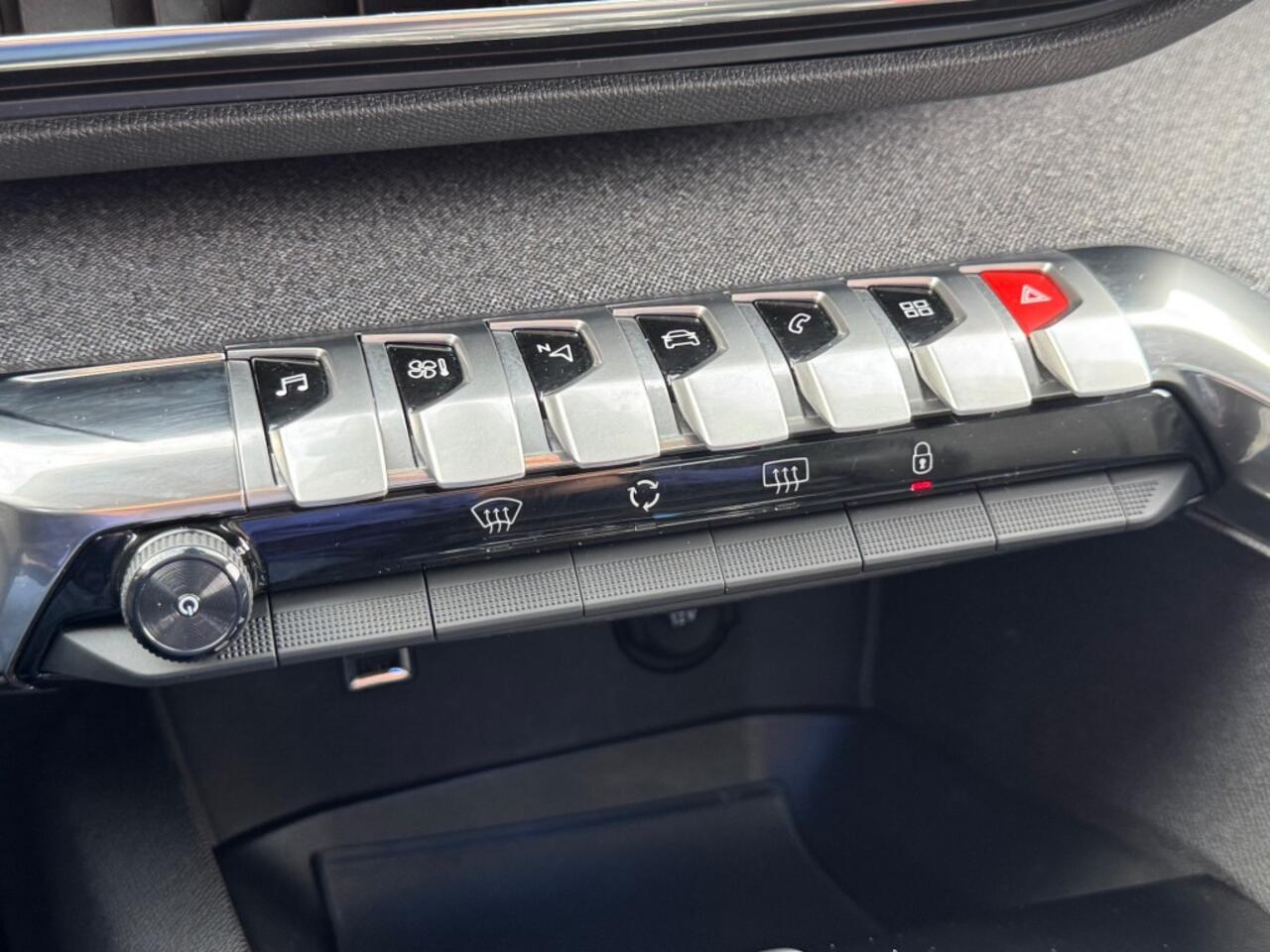 Peugeot 3008 1.2 PURETECH AUT ALLURE. 130PK PANO LED NAVI CAMERA CARPLAY AIRCO