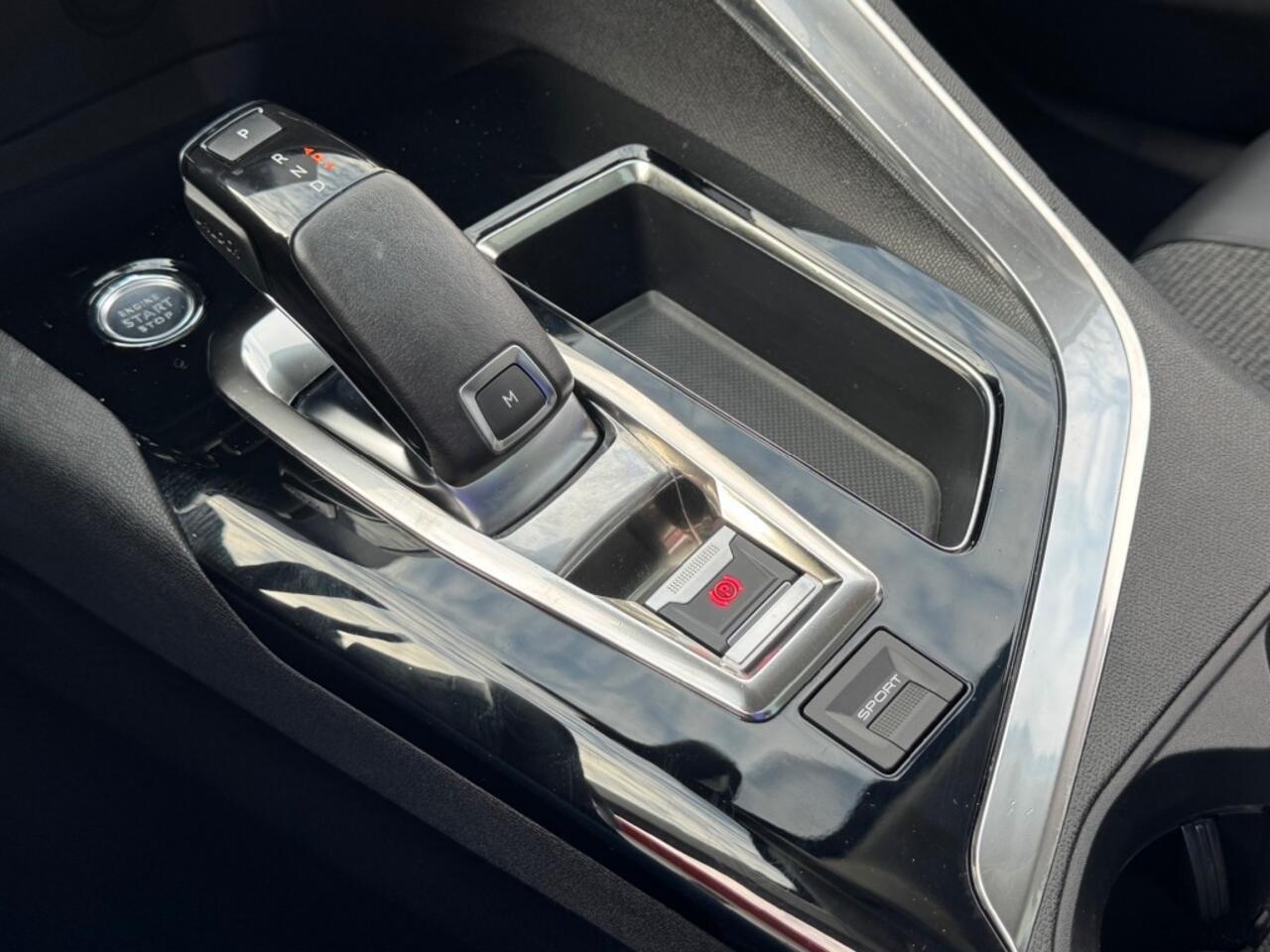 Peugeot 3008 1.2 PURETECH AUT ALLURE. 130PK PANO LED NAVI CAMERA CARPLAY AIRCO