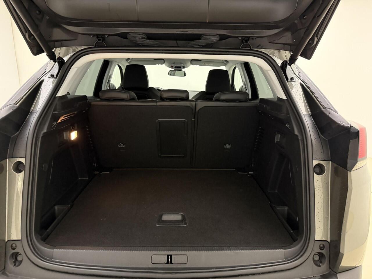 Peugeot 3008 1.2 PureTech Blue Lease Premium 130pk | Navigatie | Climate Control | Cruise Control | Camera | 19" Lichtmetalen Velgen | Keyless Entry en Start | Parkeersensoren