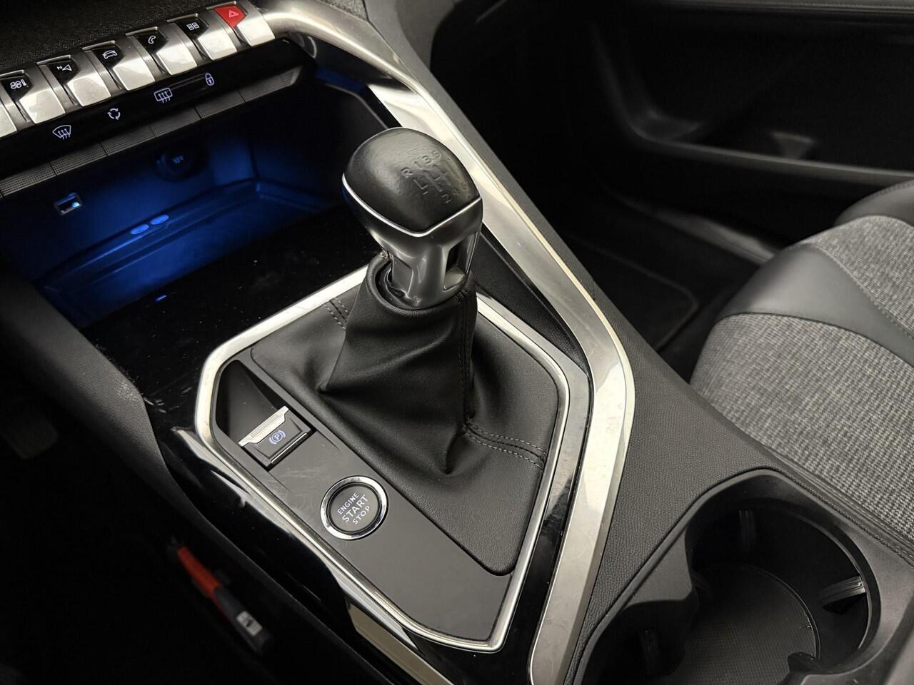 Peugeot 3008 1.2 PureTech Blue Lease Premium 130pk | Navigatie | Climate Control | Cruise Control | Camera | 19" Lichtmetalen Velgen | Keyless Entry en Start | Parkeersensoren