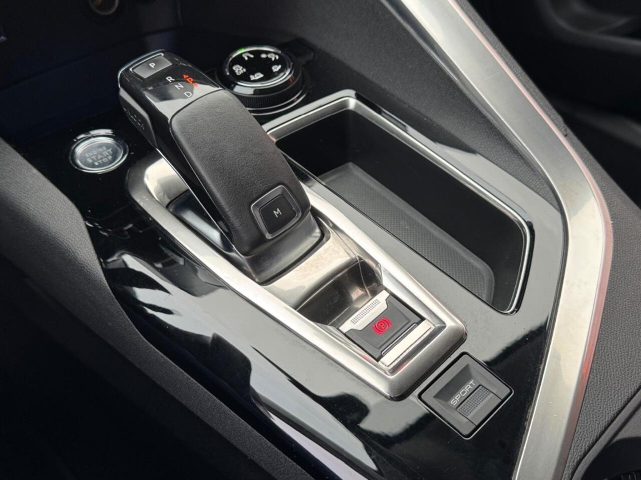 Peugeot 3008 1.2 PURETECH ALLURE AUT. 130PK NAVI CAMERA CARPLAY AIRCO