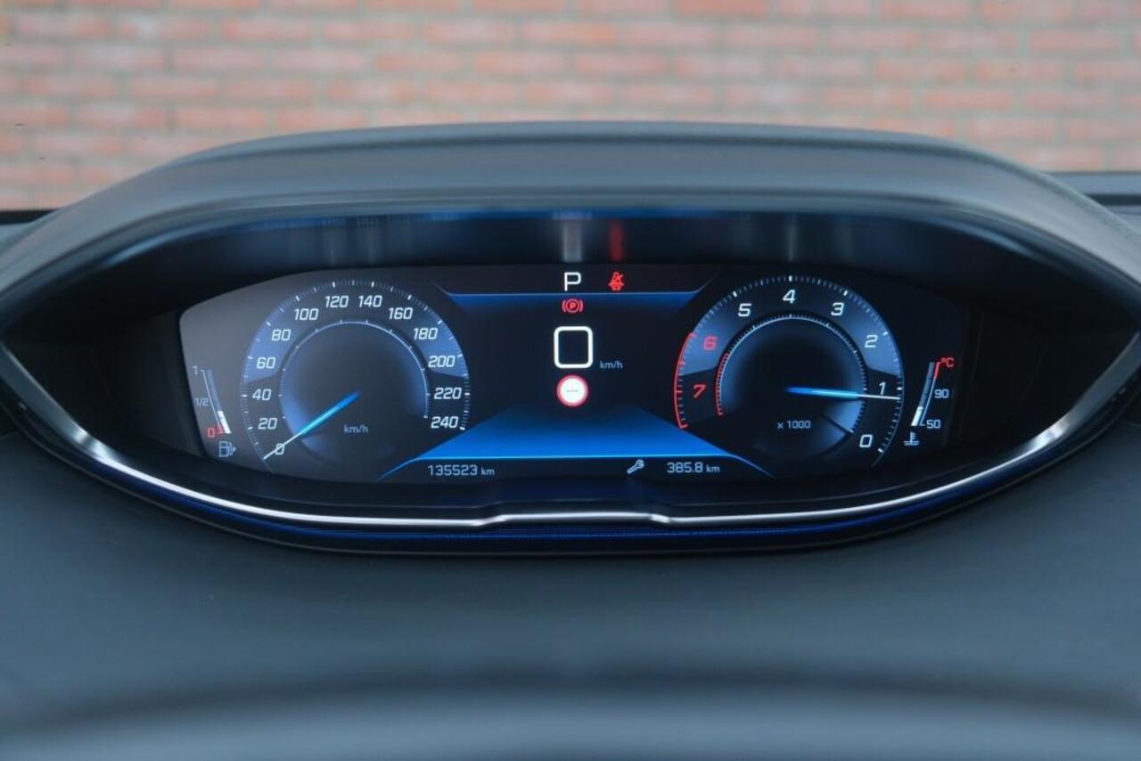 Peugeot 3008 1.2 PureTech 130pk EAT8 Allure | Navi | App Connect | Climate | Cruise | Camera | PDC | Trekhaak