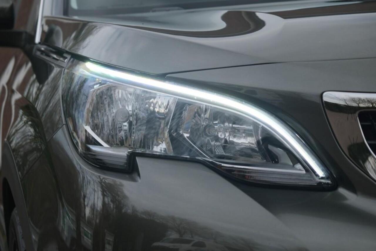 Peugeot 3008 1.2 PureTech 130pk EAT8 Allure | Navi | App Connect | Climate | Cruise | Camera | PDC | Trekhaak
