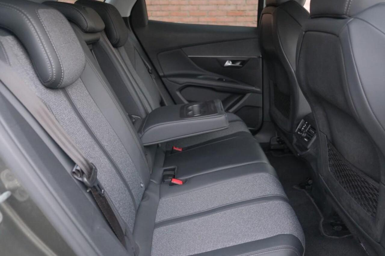 Peugeot 3008 1.2 PureTech 130pk EAT8 Allure | Navi | App Connect | Climate | Cruise | Camera | PDC | Trekhaak