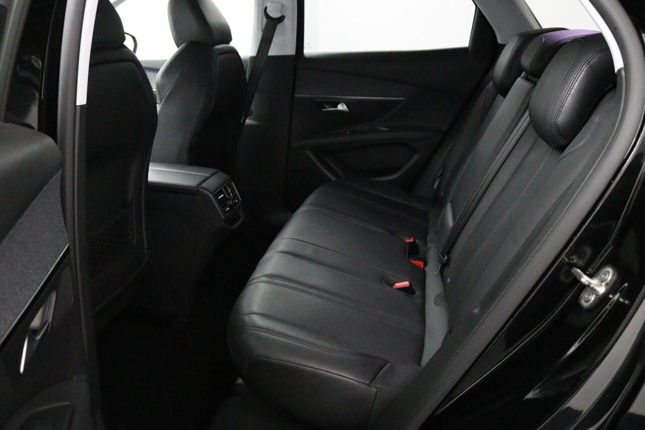 Peugeot 3008 *CARPLAY*CAMERA*ECC*HAAK*NAVI*ELEK.KLEP*1/2LEDER*