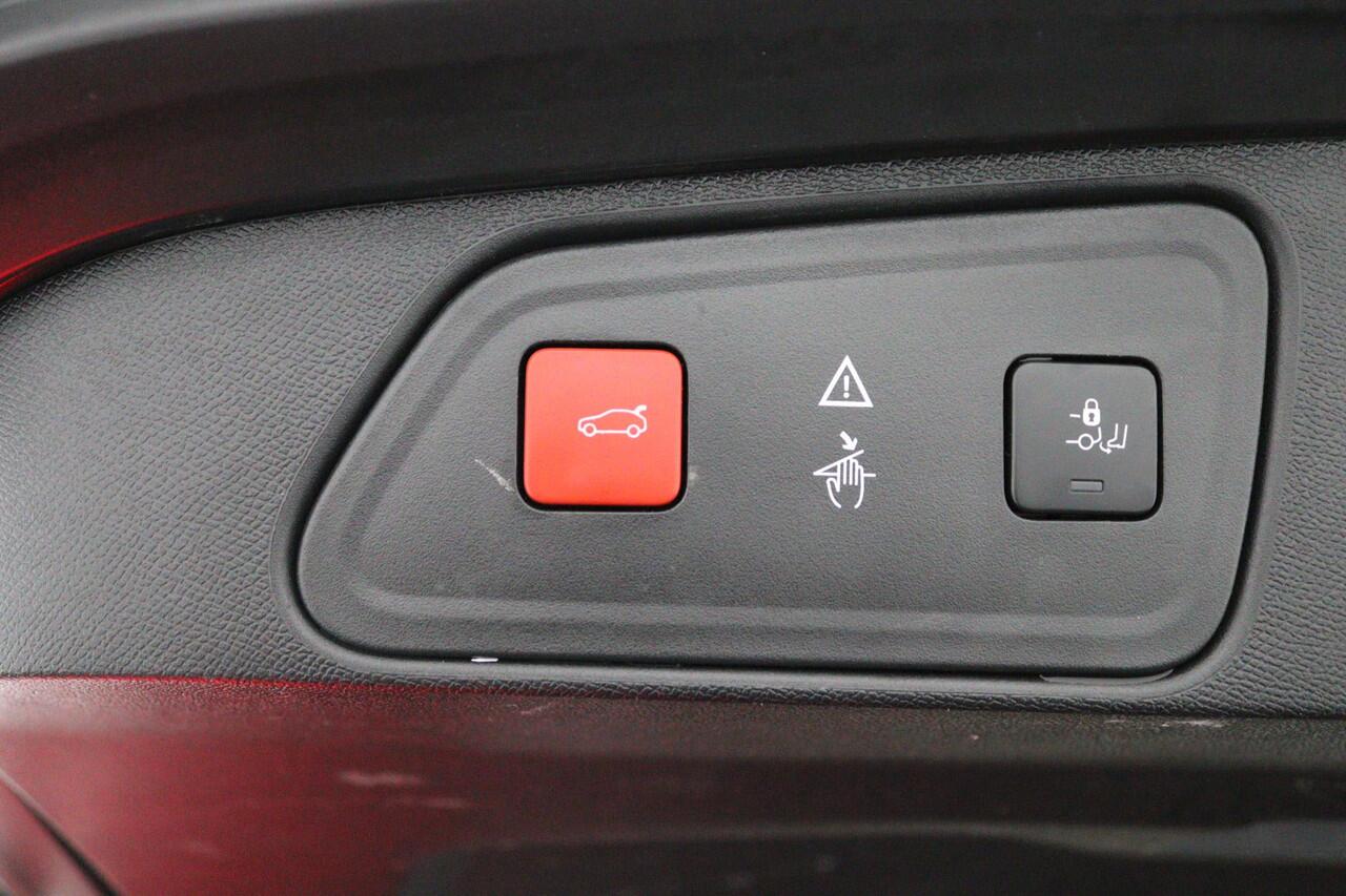 Peugeot 3008 *CARPLAY*CAMERA*ECC*HAAK*NAVI*ELEK.KLEP*1/2LEDER*