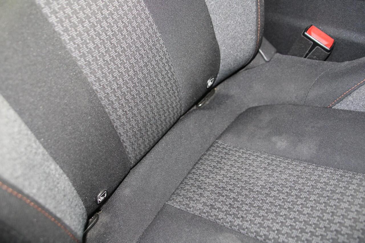 Peugeot 3008 1.2 PureTech 130pk Active Automaat Airco Navi Carplay 57.242km