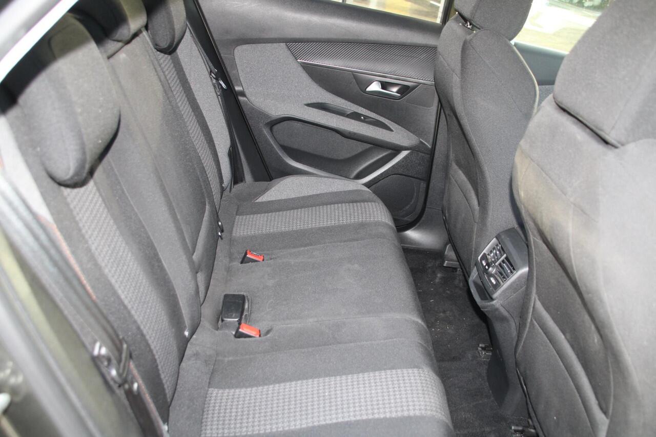 Peugeot 3008 1.2 PureTech 130pk Active Automaat Airco Navi Carplay 57.242km