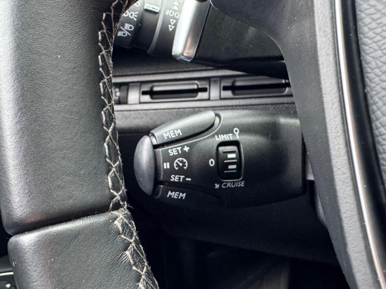 Peugeot 3008 1.2 PURETECH ALLURE AUT. 130PK NAVI CAMERA CARPLAY AIRCO