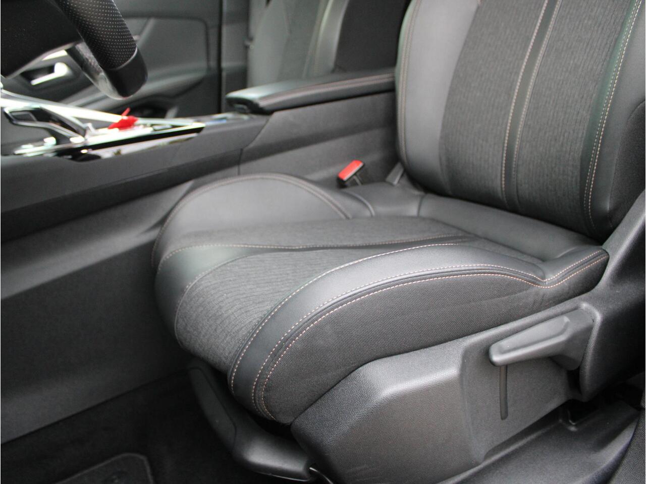 Peugeot 3008 1.2 PureTech GT Line Automaat | Navi / Camera / Climate