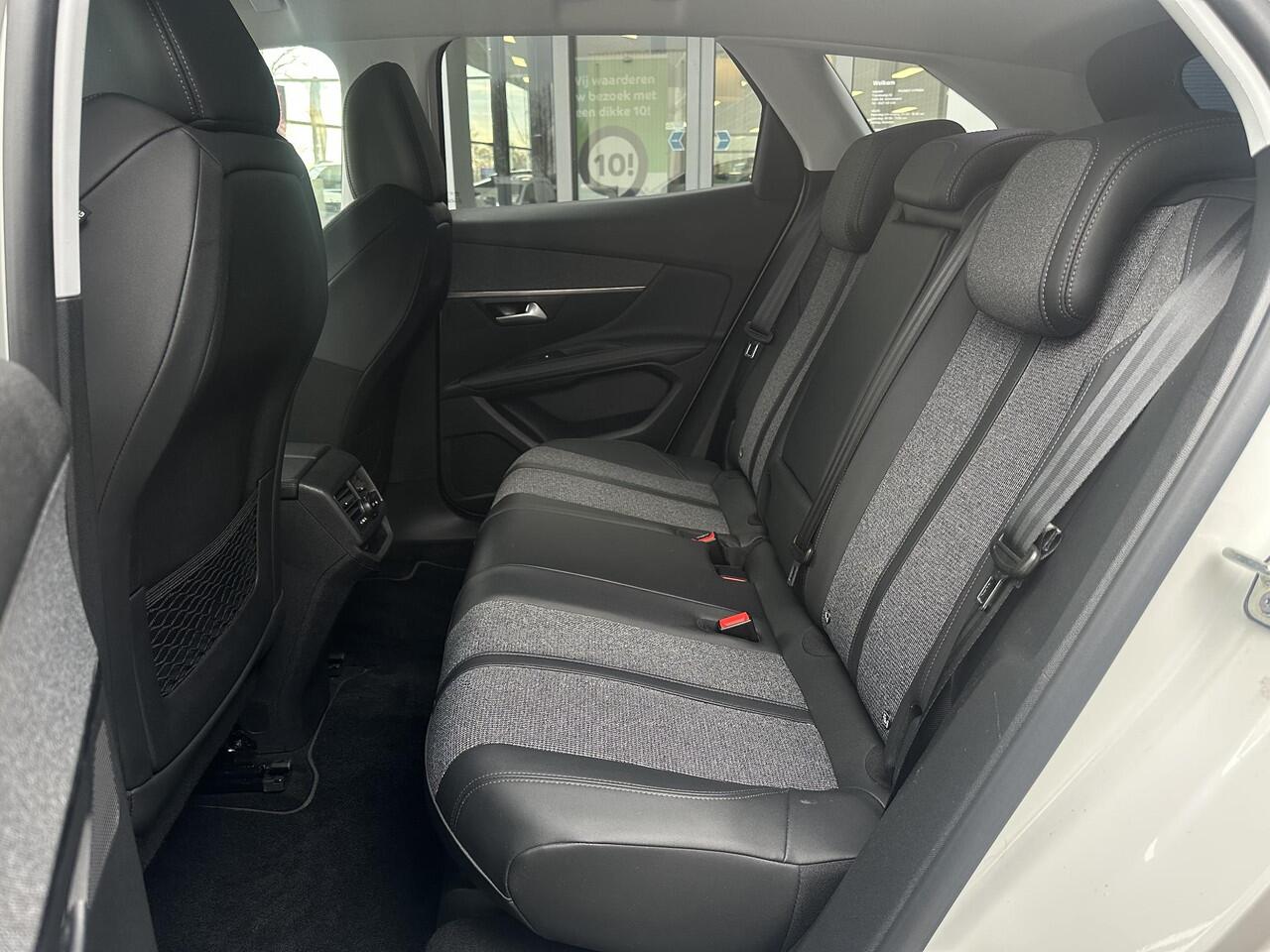 Peugeot 3008 1.2 PureTech Allure Avantage | Trekhaak | Navigatie | Climate Control | Skiluik | DAB | Parkeercamera/-sensoren | Apple Carplay/Android Auto |