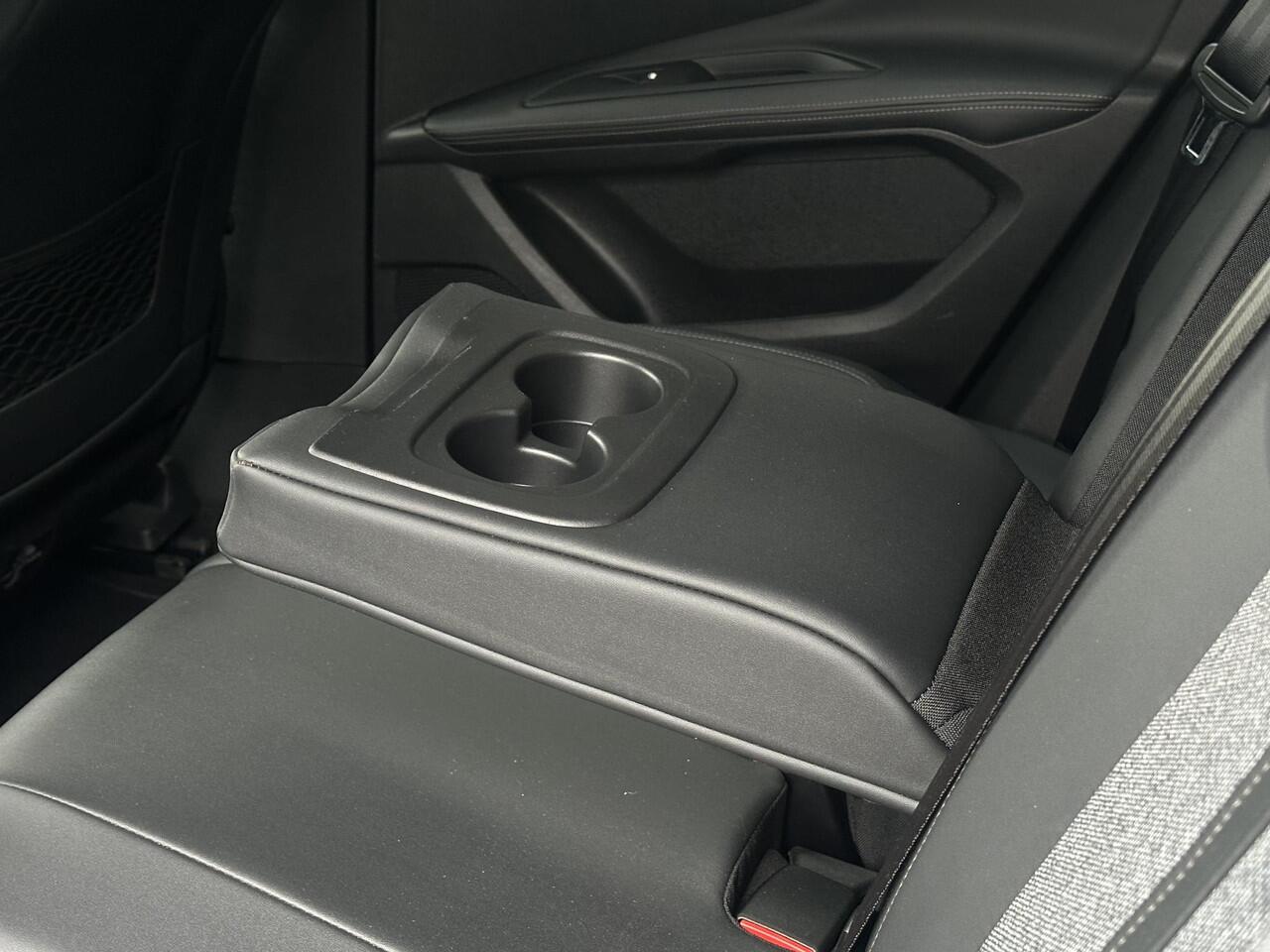 Peugeot 3008 1.2 PureTech Allure Avantage | Trekhaak | Navigatie | Climate Control | Skiluik | DAB | Parkeercamera/-sensoren | Apple Carplay/Android Auto |