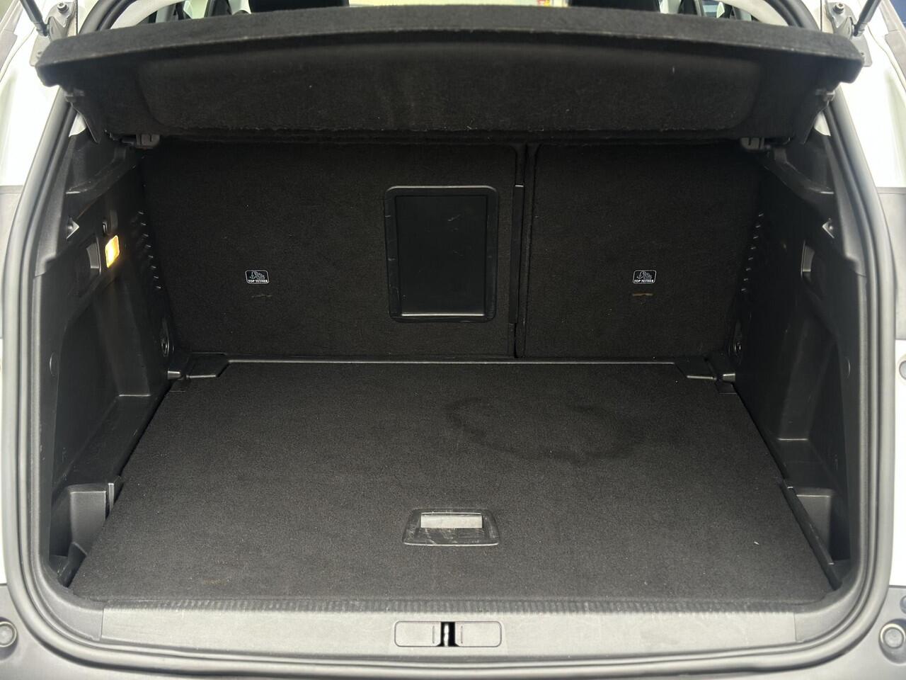 Peugeot 3008 1.2 PureTech Allure Avantage | Trekhaak | Navigatie | Climate Control | Skiluik | DAB | Parkeercamera/-sensoren | Apple Carplay/Android Auto |