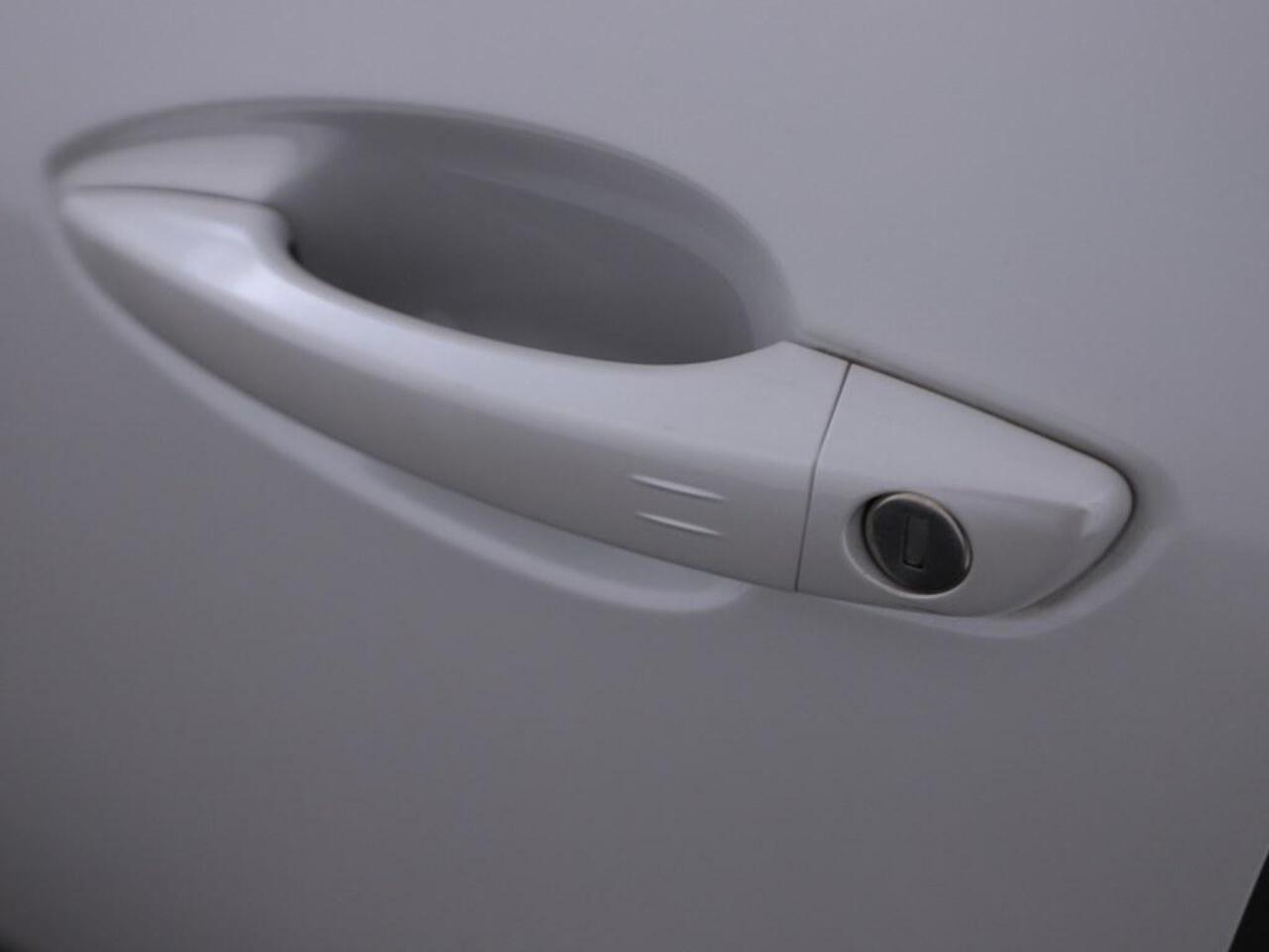 Peugeot 3008 1.2T 130PK Automaat Blue Lease Premium Avantage Focal/Stoelverwarming/Ecc/Nav