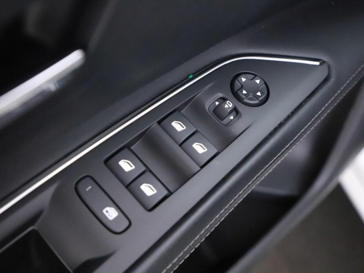 Peugeot 3008 1.2T 130PK Automaat Blue Lease Premium Avantage Focal/Stoelverwarming/Ecc/Nav