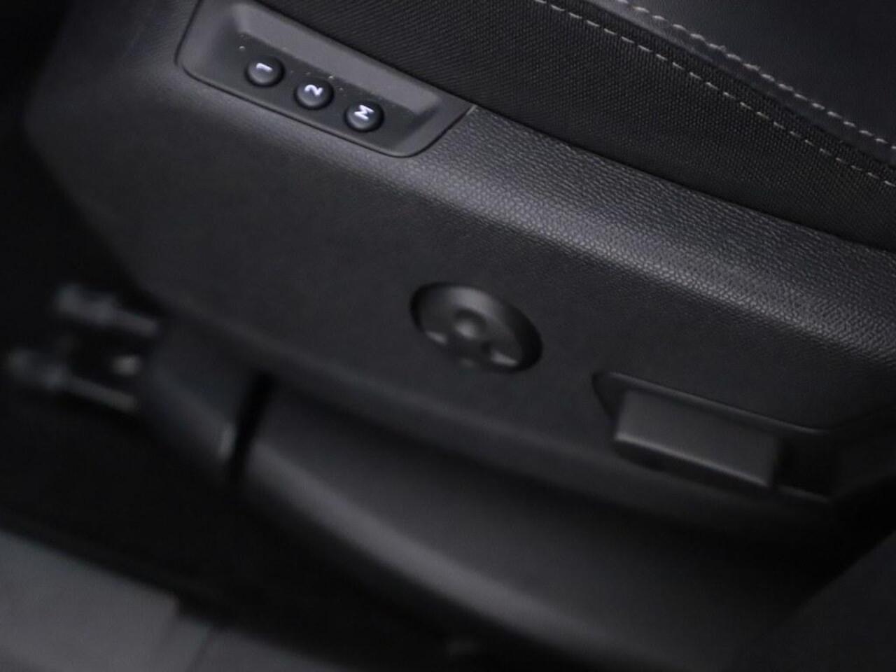 Peugeot 3008 1.2T 130PK Automaat Blue Lease Premium Avantage Focal/Stoelverwarming/Ecc/Nav