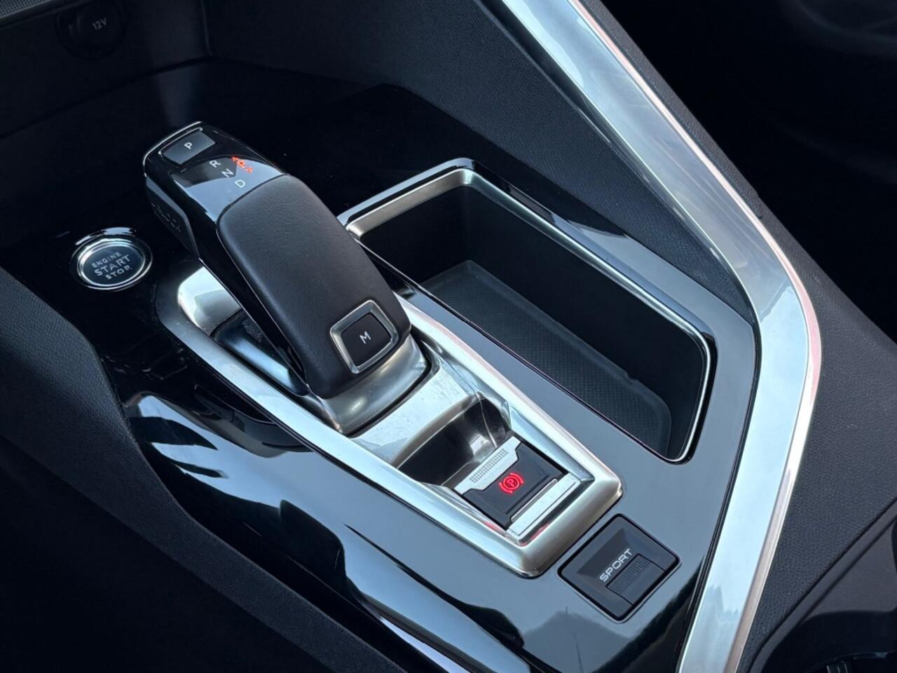 Peugeot 3008 1.2 PURETECH ALLURE AUT. 130PK LED NAVI CAMERA CARPLAY AIRCO