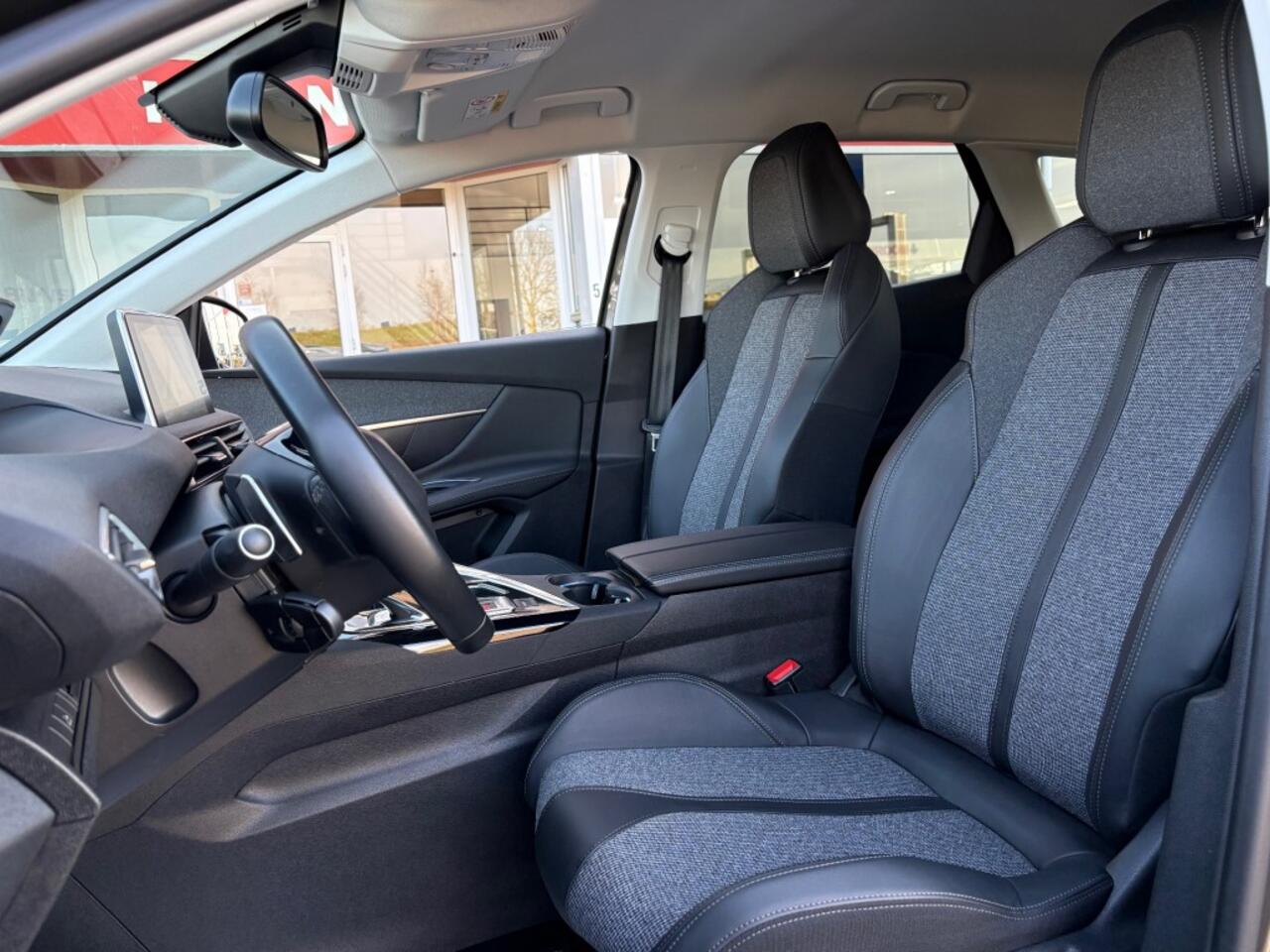 Peugeot 3008 1.2 PURETECH ALLURE AUT. 130PK LED NAVI CAMERA CARPLAY AIRCO