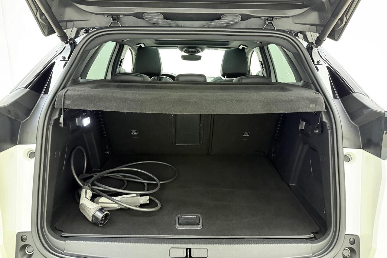 Peugeot 3008 1.6 HYbrid4 300 Première Pack Avantage Design Lederen Stoelen l Elektrisch + Memory + Massage/Verwarmbaar l Schuif-Kanteldak l Camera l PDC l Trekhaak l Apple Carplay/Android Auto l Elektrische kofferbak l Adaptive Cruise l Climate Control l DAB l Draadlo