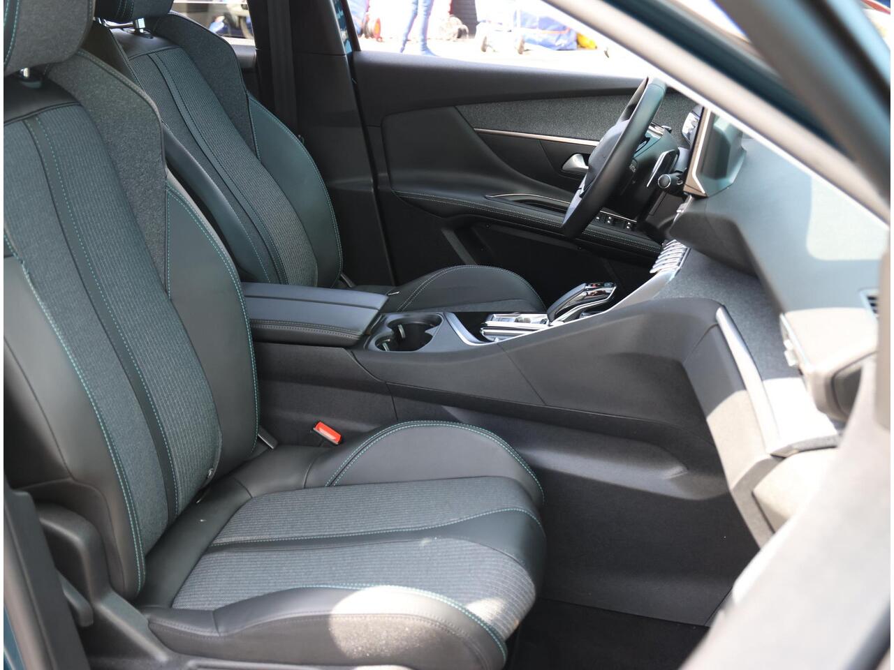 Peugeot 3008 1.6 HYbrid 225PK Blue Lease Allure | Navigatie | Dodehoekdetectie | Camera | 18''LMV | Adaptief Cruise Control | AppleCarPlay/AndroidAuto | Climate Control | AppleCarplay/AndroidAuto |