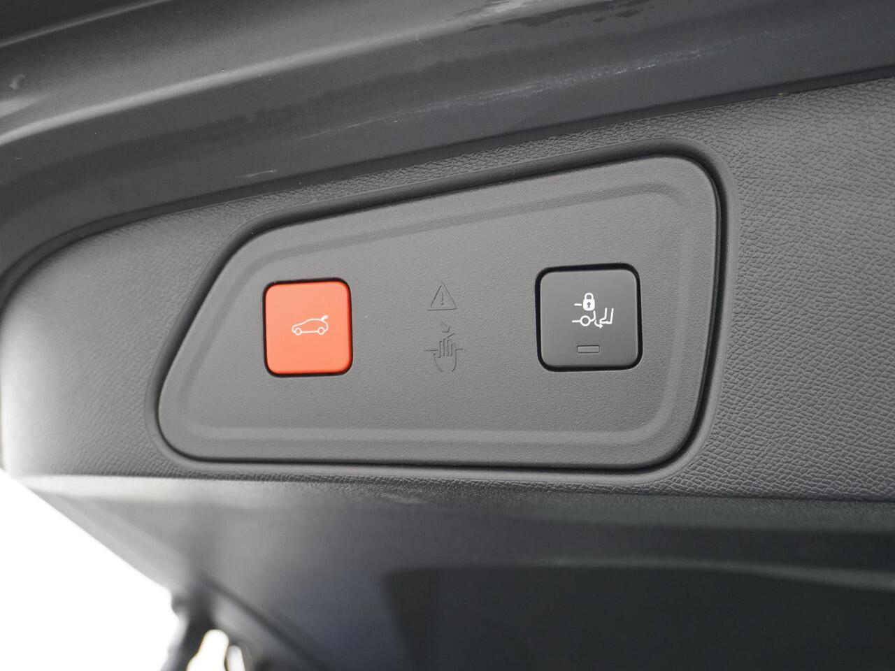 Peugeot 3008 1.6 PureTech GT Camera | NAP | Panorama dak | Afneembare Trekhaak