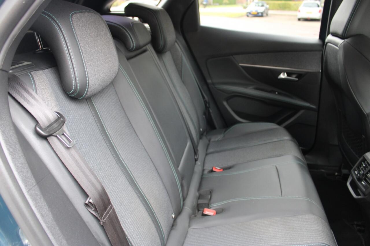 Peugeot 3008 1.6 HYbrid Allure
