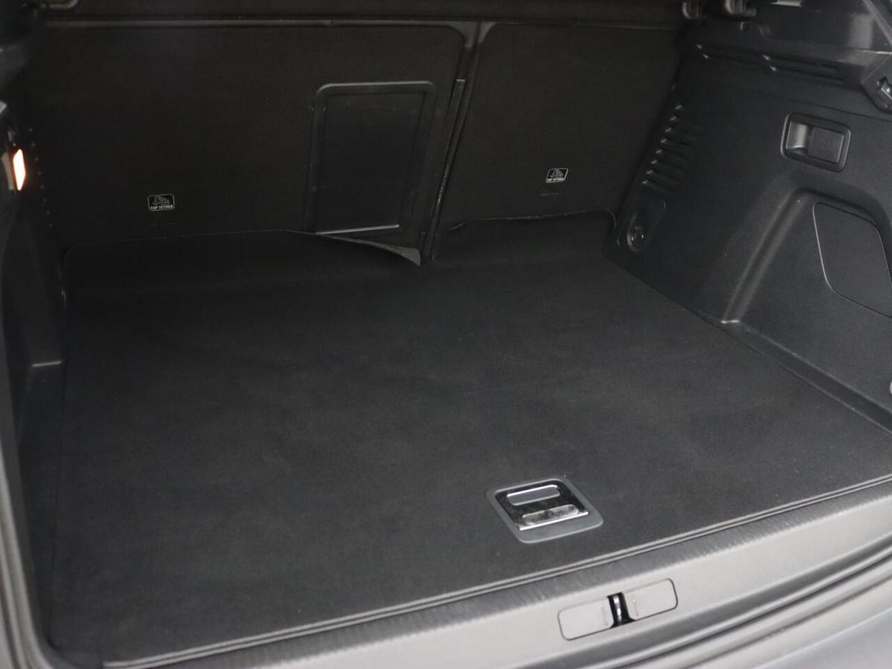 Peugeot 3008 1.6 HYbrid 225 Allure Pack | Carplay | Navigatie | Camera | Cruise Control | LED Koplampen | LMV 18 |