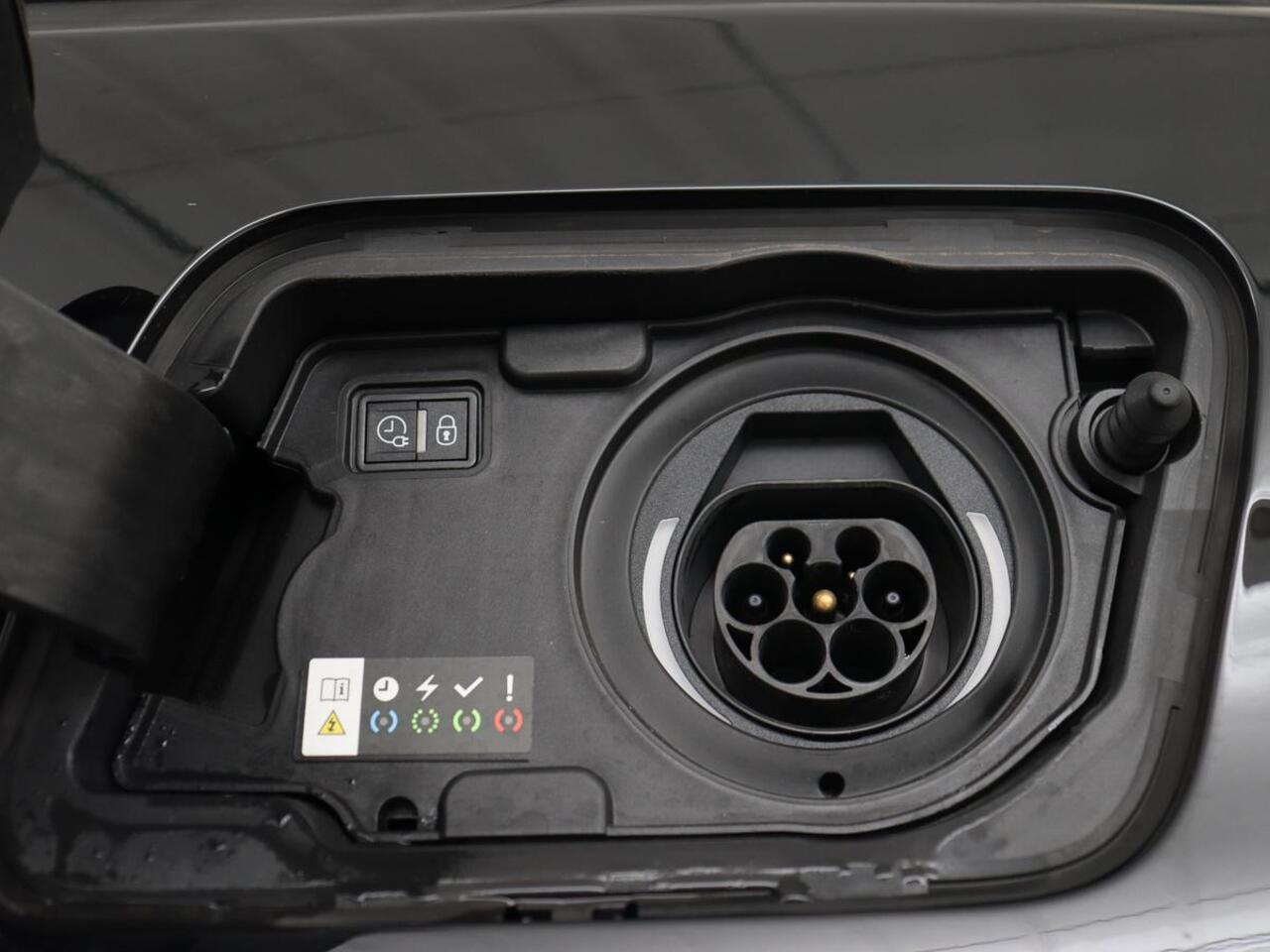 Peugeot 3008 1.6 HYbrid 225 Allure Pack | Carplay | Navigatie | Camera | Cruise Control | LED Koplampen | LMV 18 |