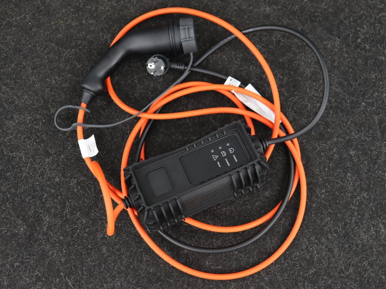 Peugeot 3008 1.6 HYbrid 225 Allure Pack | Carplay | Navigatie | Camera | Cruise Control | LED Koplampen | LMV 18 |