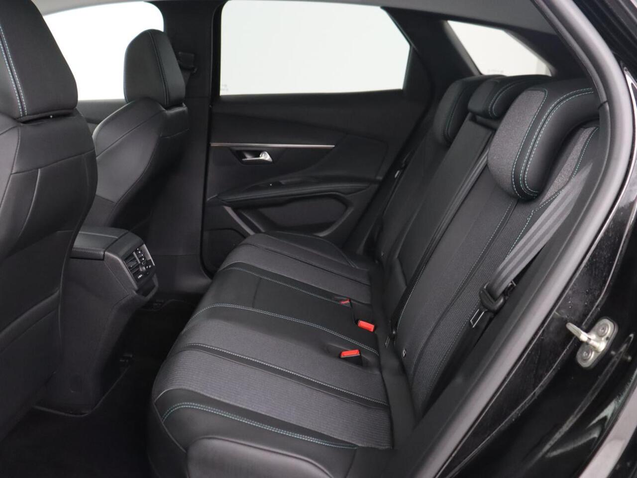 Peugeot 3008 1.6 HYbrid 225 Allure Pack | Carplay | Navigatie | Camera | Cruise Control | LED Koplampen | LMV 18 |