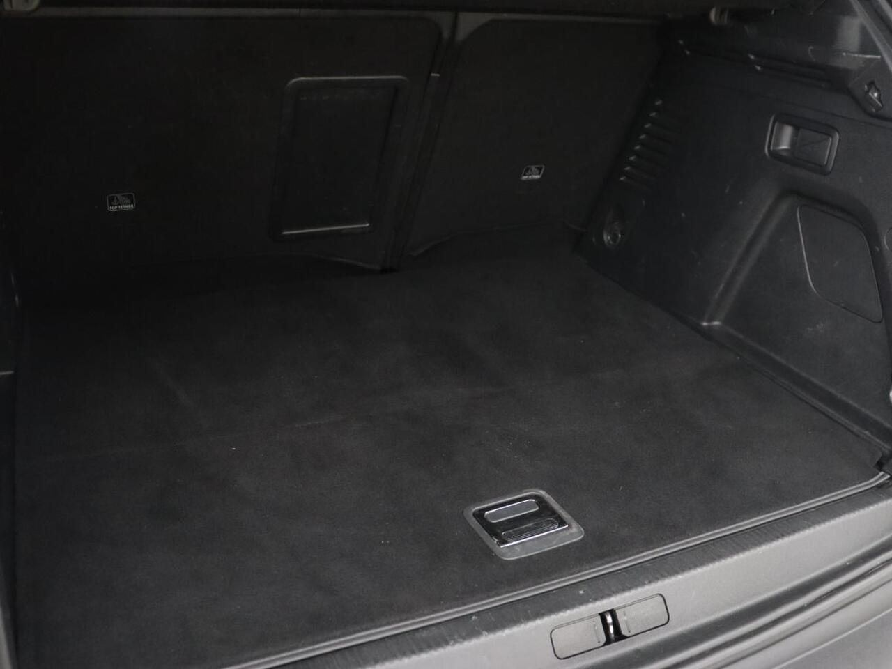 Peugeot 3008 1.6 HYbrid 225 GT | Adaptive cruise | FOCAL Sound | Trekhaak | Leder/Alcantara | Carplay | Camera | Sfeerverlichting | Navigatie | Digital Cockpit | PHEV | Plug In