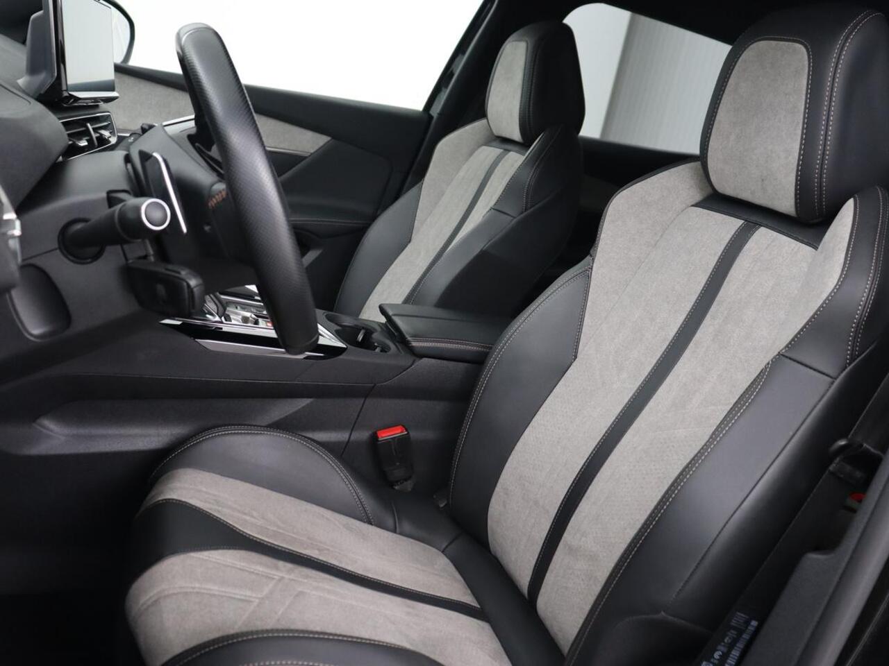 Peugeot 3008 1.6 HYbrid 225 GT | Adaptive cruise | FOCAL Sound | Trekhaak | Leder/Alcantara | Carplay | Camera | Sfeerverlichting | Navigatie | Digital Cockpit | PHEV | Plug In