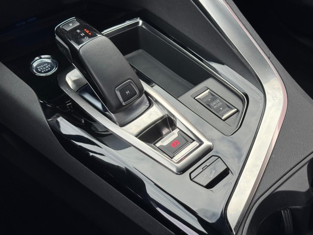 Peugeot 3008 1.2 TURBO AUT. FACELIFT GT NAVI CAMERA CARPLAY AIRCO LMV PDC