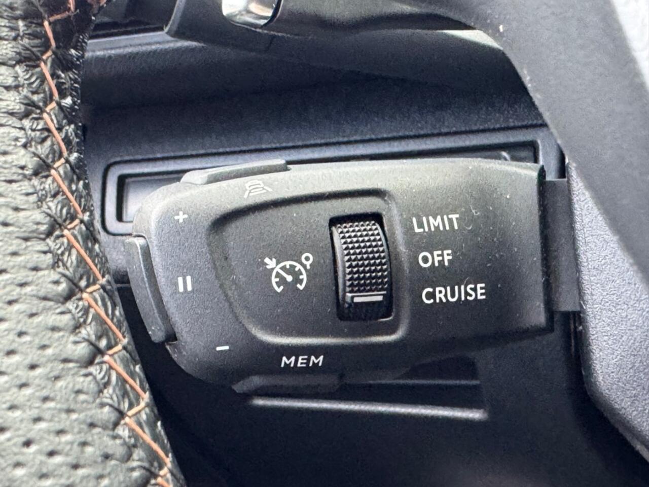 Peugeot 3008 1.2 TURBO AUT. FACELIFT GT NAVI CAMERA CARPLAY AIRCO LMV PDC