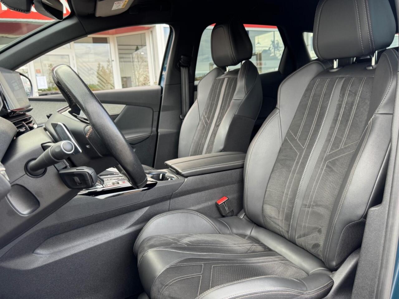 Peugeot 3008 1.2 TURBO AUT. FACELIFT GT NAVI CAMERA CARPLAY AIRCO LMV PDC