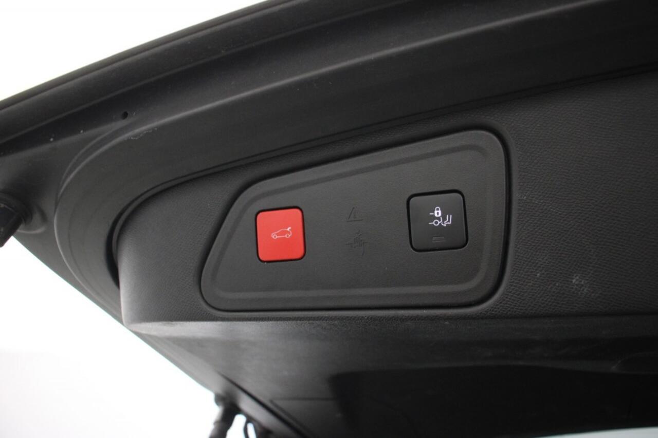 Peugeot 3008 1.2 PureTech Allure - Carplay, Navi, Camera, Cruise, Half Leer, Trekhaak