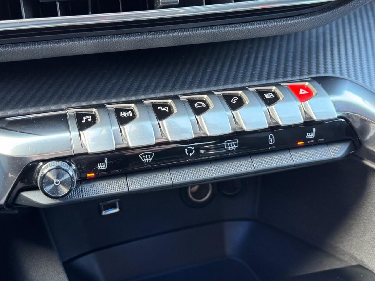 Peugeot 3008 1.2 PURETECH FACELIFT 130PK LED NAVI CAMERA CARPLAY AIRCO