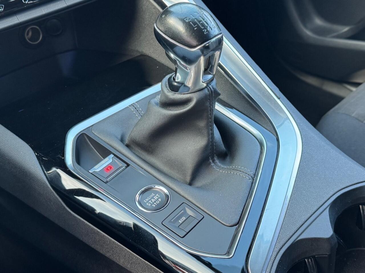 Peugeot 3008 1.2 PURETECH FACELIFT 130PK LED NAVI CAMERA CARPLAY AIRCO