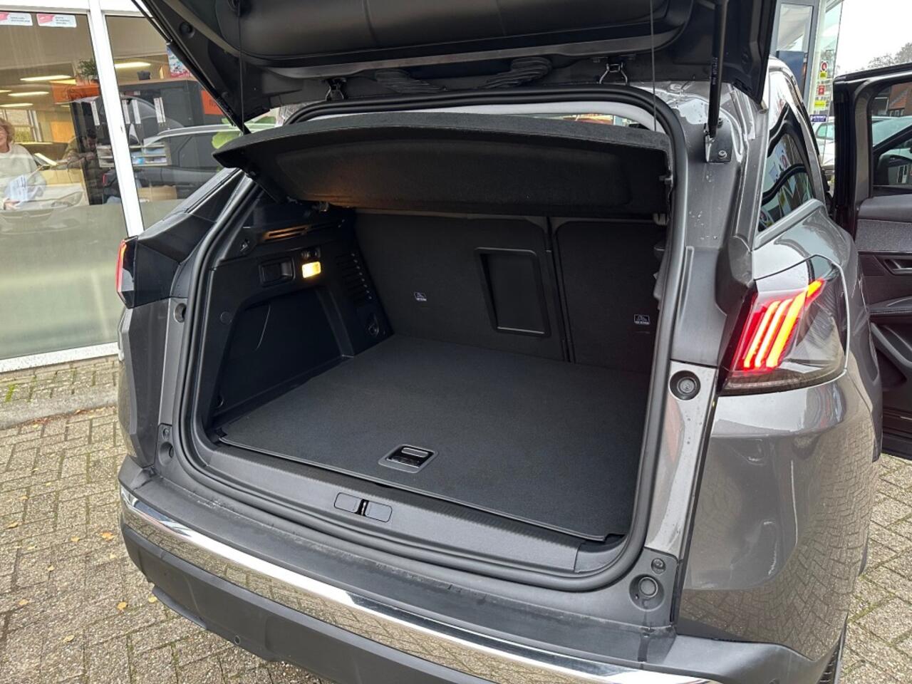 Peugeot 3008 1.6 HYBRID ALLURE TREKHAAK PHEV PLUG-IN