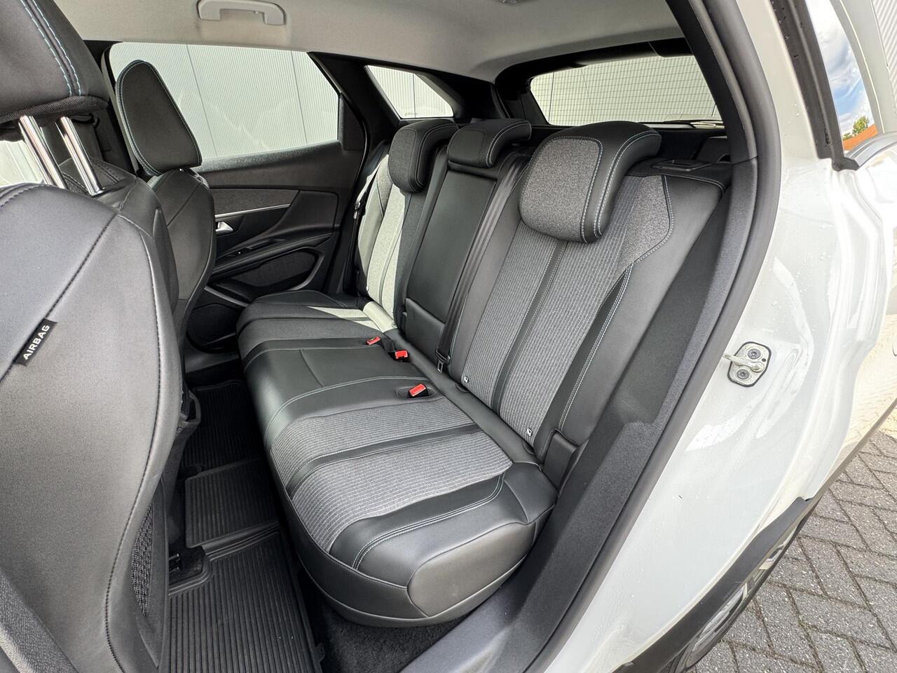 Peugeot 3008 1.6 HYbrid4 300PK Allure AWD Plug-in trekgewicht geremd 1250 KG/ Apple Carplay Android Auto / Climate Control / 360 Camera / Parkeersensoren achter / Adaptiv Cruise Control /