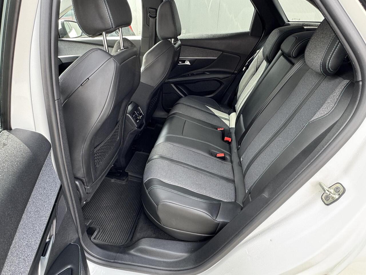 Peugeot 3008 1.6 HYbrid4 300PK Allure AWD Plug-in trekgewicht geremd 1250 KG/ Apple Carplay Android Auto / Climate Control / 360 Camera / Parkeersensoren achter / Adaptiv Cruise Control /