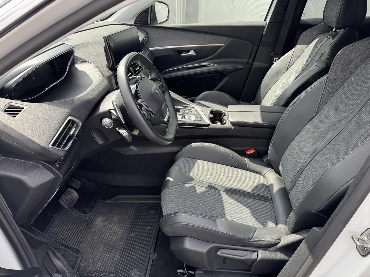 Peugeot 3008 1.6 HYbrid4 300PK Allure AWD Plug-in trekgewicht geremd 1250 KG/ Apple Carplay Android Auto / Climate Control / 360 Camera / Parkeersensoren achter / Adaptiv Cruise Control /