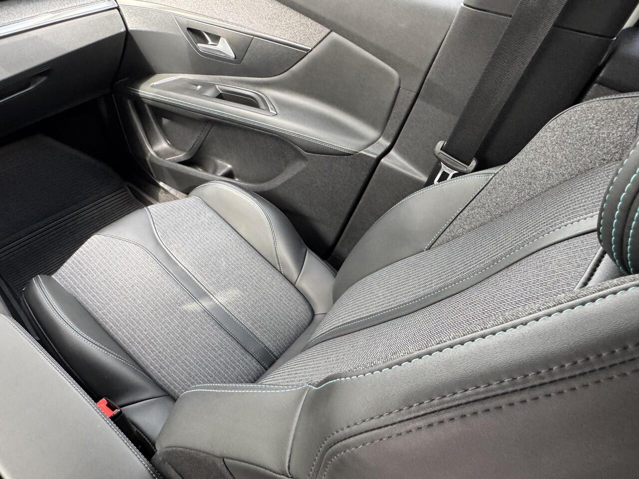 Peugeot 3008 1.6 HYbrid4 300PK Allure AWD Plug-in trekgewicht geremd 1250 KG/ Apple Carplay Android Auto / Climate Control / 360 Camera / Parkeersensoren achter / Adaptiv Cruise Control /