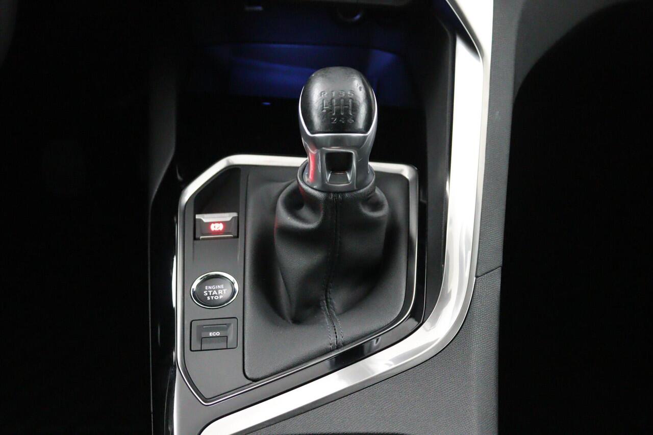 Peugeot 3008 1.2*FACELIFT*130PK*NAVI*ECC*CRUISE*CAMERA*CARPLAY*