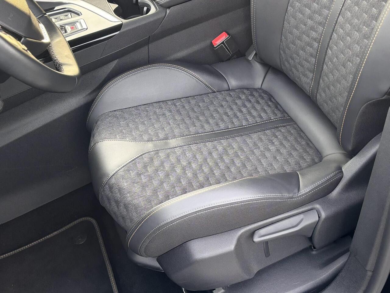 Peugeot 3008 Roadtrip Allure Pack 1.6 PHEV HYbrid 225pk e-EAT8 | TREKHAAK | STOELVERW. | NAVI | CAMERA | DODEHOEKBEW. |