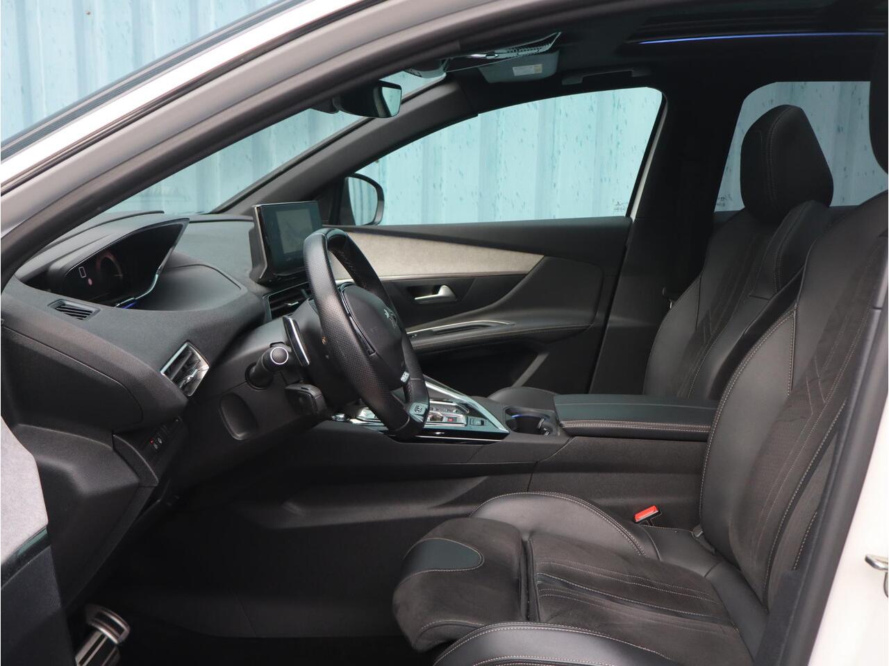 Peugeot 3008 GT 1.6 Turbo 180pk EAT8 AUTOMAAT | NIGHTVISION | SCHUIF/KANTELDAK | KEYLESS ENTRY | NAVI | CLIMA | STOELVERW. | AGR-STOELEN