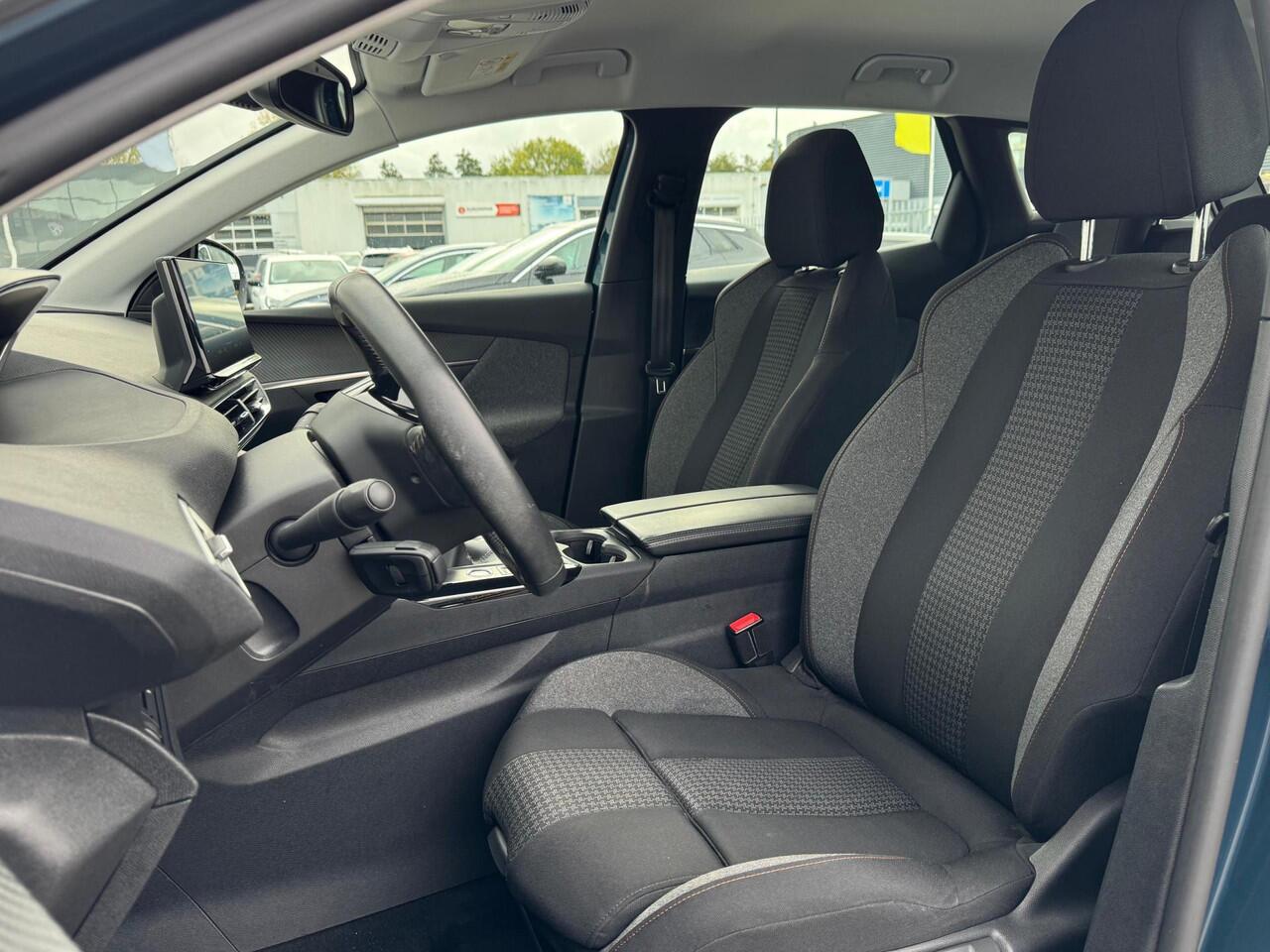 Peugeot 3008 1.2 PureTech Blue Lease Active NL AUTO | CAMERA | TREKHAAK | CARPLAY |
