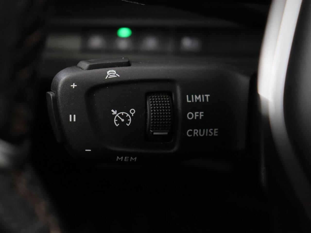 Peugeot 3008 1.6 HYbrid 225 GT Line | Panoramadak | Leder/Alcantara | Stoelverwarming | Camera | Carplay | Adaptive cruise | Navigatie | Keyless | Full LED | 19'' | Sfeerverlichting | PHEV | Plug In
