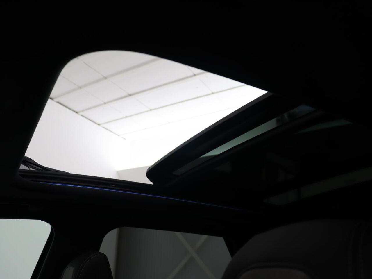 Peugeot 3008 1.6 HYbrid 225 GT Line | Panoramadak | Leder/Alcantara | Stoelverwarming | Camera | Carplay | Adaptive cruise | Navigatie | Keyless | Full LED | 19'' | Sfeerverlichting | PHEV | Plug In